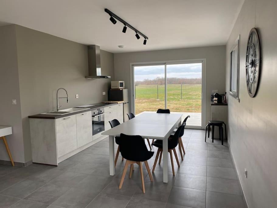Maison Cosy A Fronton Luaran gambar