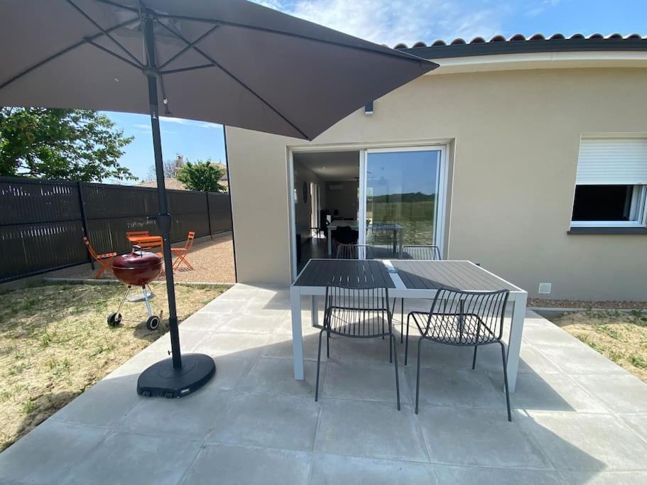 Maison Cosy A Fronton Luaran gambar